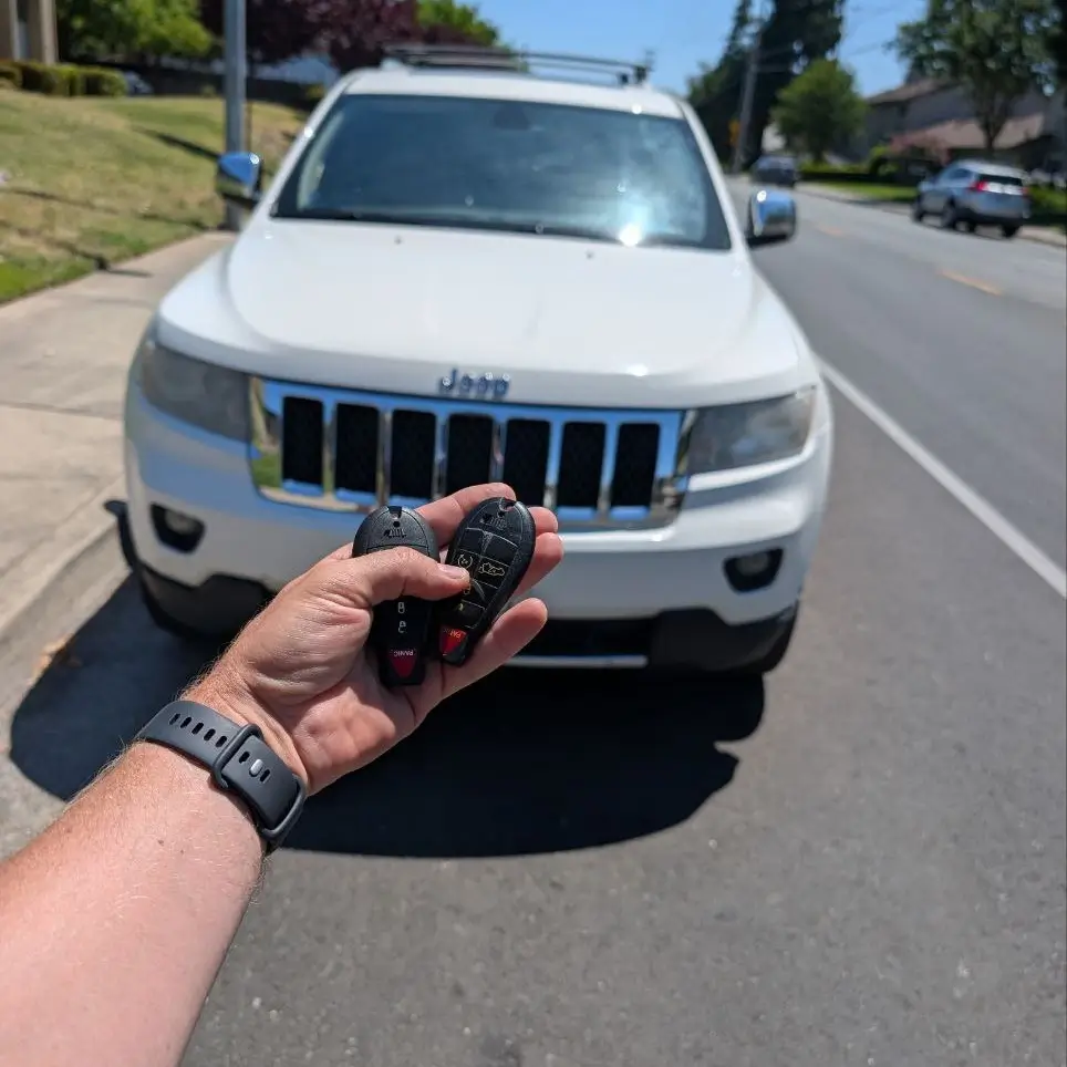 Mobile locksmith replacing a lost Jeep key fob roadside